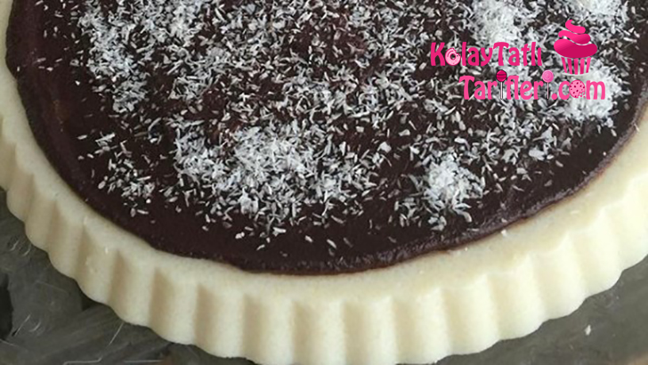 Tart Kalıbında Çikolata Soslu İrmik Tatlısı
